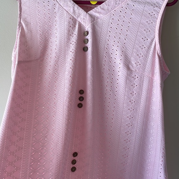 Women’s Sz Medium Light Weight Tanktop with 3 sets of 3 paired buttons on front - Picture 2 of 4